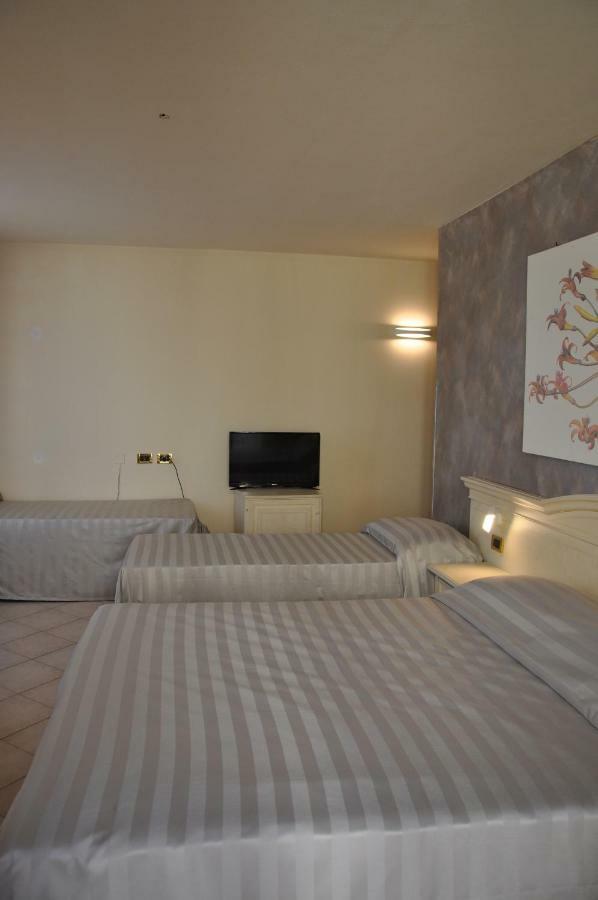 פוזולנגו Hotel San Lorenzo מראה חיצוני תמונה